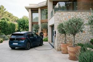 ¿Tienes un coche eléctrico? Estas son las coberturas que deberías revisar en tu seguro