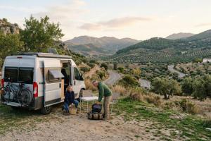 Caravana, autocaravana o camper: ¿qué seguro necesitas realmente?